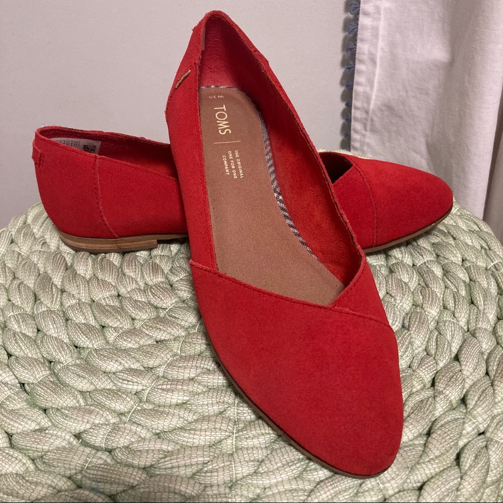 Toms red suede Jutti flats